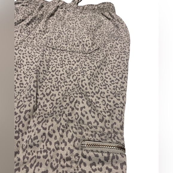 Nicole Miller | Leopard Cargo Joggers Size S Black & Gray - Picture 3 of 7